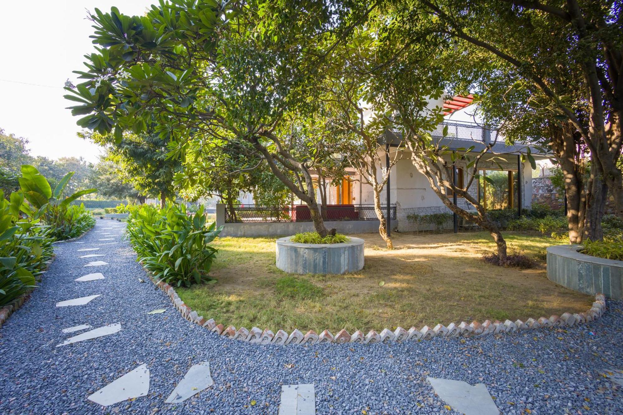 Elivaas Hidden Oasis 4Bhk With Pool, Mud House & Container House Villa Dhauj Ngoại thất bức ảnh